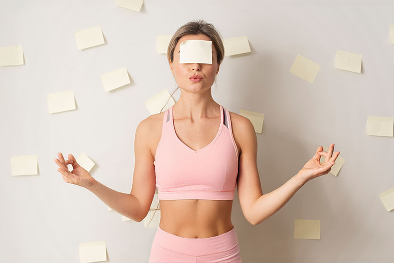 pose-de-meditacion-de-mujer